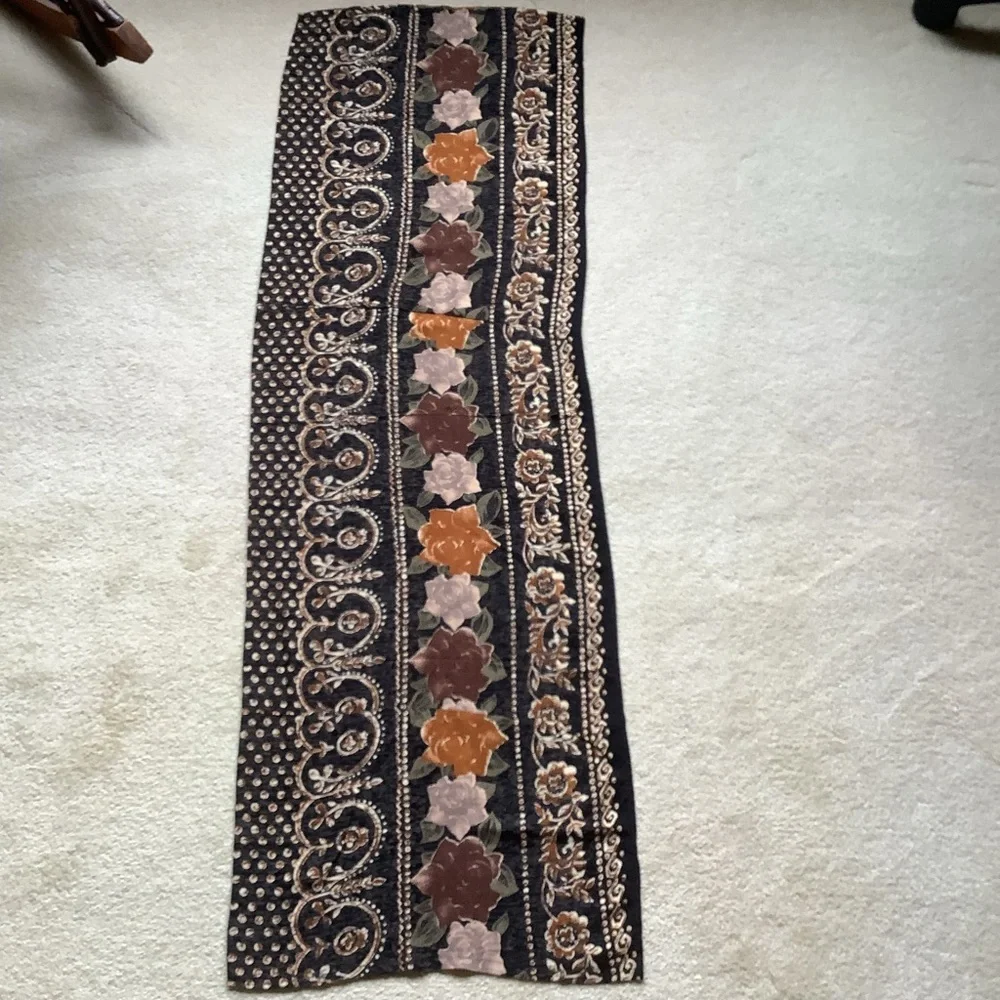 Rectangular Floral Scarf - Picture 4 of 8